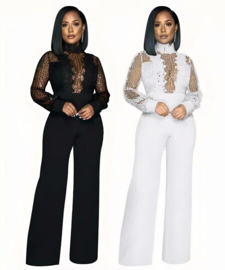 Femme brune en double portant une combinaison grande taille de soirée au col haut de couleur noire à gauche et blanche à droite.