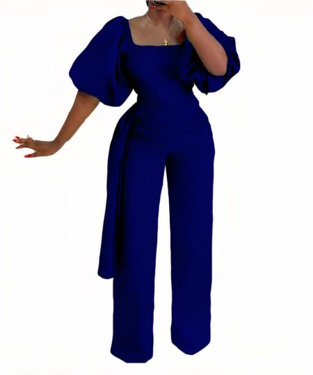 Combinaison pantalon grande taille pour femme bleue sur fond blanc.