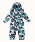 Combinaison de ski enfant avec imprimé et effet camouflage sur fond blanc