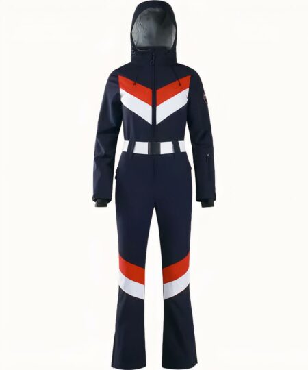 Combinaison de ski femme imperméable avec capuche sur fond blanc