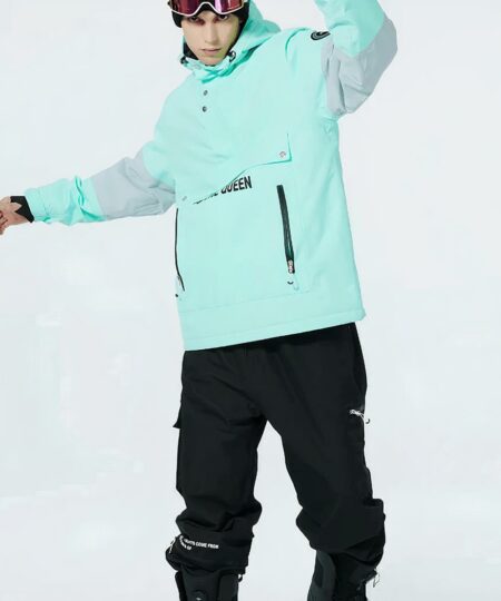 Combinaison de ski homme imperméable avec capuche et pantalon sur fond blanc